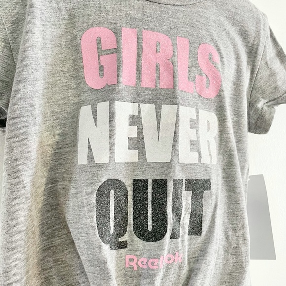 🆕Girl’s Reebok GIRLS NEVER QUIT Glitter Tee 6X - Picture 3 of 8